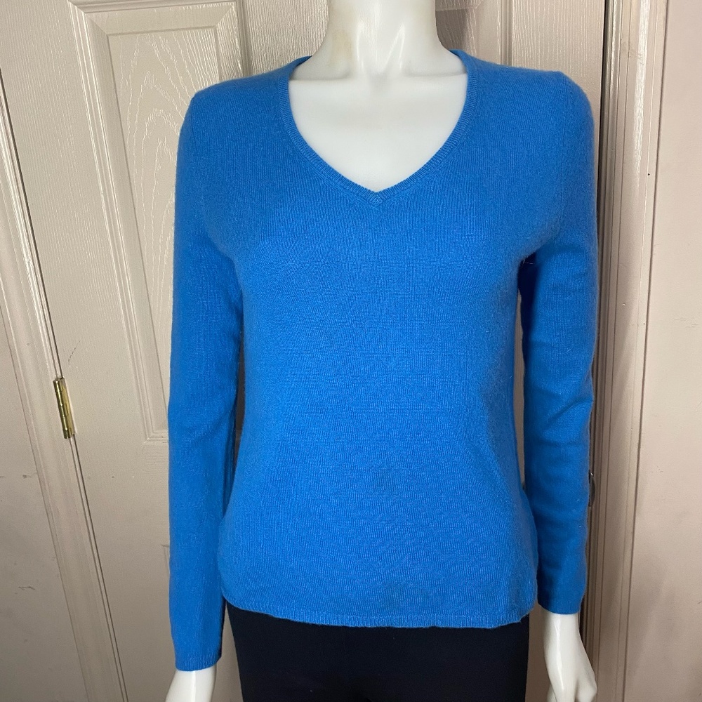 Sutton Studio 100% Cashmere Blue V-Neck Sweater Medium M